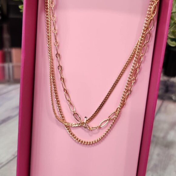 Color Street 3 Layered Gold plated necklace - Picture 4 of 6